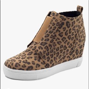 Athlefit Wedge leopard Booties New in Box Sz 6